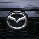 Mazda frena sulla transizione elettrica: rinvio al 2029 e focus sull’ibrido