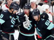 Jaden Schwartz sta realizzando una patin au visage