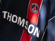 Il PSG ristampa l’iconica maglia 2004/05 con l’aiuto di Ronaldinho