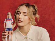 La calciatrice inglese Chloe Kelly afferma che avere una bambola Barbie è un “sogno diventato realtà”