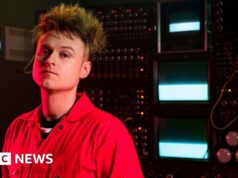 Incontra il concorrente britannico dell’Eurovision: “La BBC sta correndo un rischio con me”