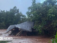 Migliaia di persone sono state evacuate mentre le Hawaii affrontano la peggiore inondazione degli ultimi 20 anni