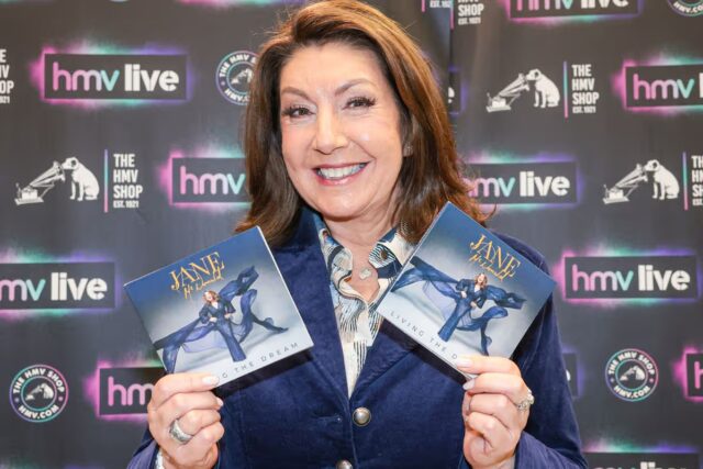 0_Jane-McDonald-at-HMV.jpg