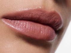 Il nuovo rossetto di Victoria Beckham è così “a lunga tenuta” che tutti gli acquirenti tra i 18 e i 60 anni lo adorano