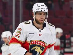 AJ Greer sospende tre partite per la sua mise en échec pericolosa su Connor Zary