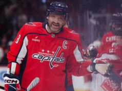 Alexander Ovechkin si unisce a una leggenda dell’hockey
