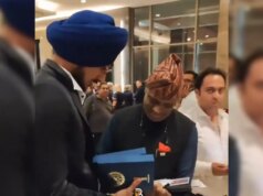 "Ise Khaana Khilao": Il momento spiritoso di Arshdeep Singh con i fan vince Web. Orologio