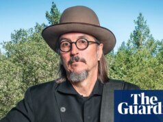 “Abbiamo fatto Disneyland con sostanze che alterano la mente”: il frontman dei Primus, Les Claypool, racconta di essere il grande burlone del rock e perché i Metallica lo hanno rifiutato