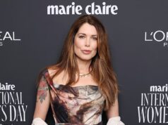 Tara Moss e Jessica Fox escono in completi stylish mentre guidano gli arrivi delle celebrità per il pranzo della Giornata internazionale della donna alla Sydney Theatre Firm