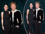 Mick Jagger, 82 anni, avvolge un braccio attorno alla fidanzata senza reggiseno Melanie Hamrick, 38 anni, alla stellata festa pre-Oscar