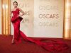 Oscar 2026 dal vivo: star sudate costrette a portare i fan sul tappeto rosso mentre le temperature salgono