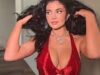 Kylie Jenner sfonda Web con il look extremely rivelatore degli Oscar 2026 mentre stupisce i fan prima della grande serata di Timothee Chalamet
