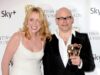 Harry Hill rivela le feroci critiche che ha sentito fare da Keeley Hawes nei suoi confronti nel backstage dei BAFTA