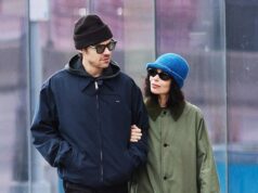 Harry Types si coccola con Zoe Kravitz durante una romantica passeggiata a New York dopo aver finalmente affrontato le affermazioni queerbaiting