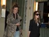 Victoria Beckham e Tana Ramsay si sciolgono i capelli durante una serata tra ragazze nell’elegante ristorante di Notting Hill dopo essere state lasciate “con il cuore spezzato” da tossiche faide familiari