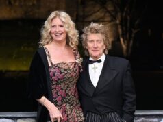 Penny Lancaster, 54 anni, cube che Rod Stewart, 81 anni, è “esigente e continua a insistere” mentre rivela come mantengono la loro vita sessuale “calda” dopo 26 anni di matrimonio