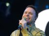 Olly Murs rivela che si prenderà un anno di pausa dalle esibizioni per concentrarsi su “essere padre e marito” dopo aver dato il benvenuto al figlio Albert