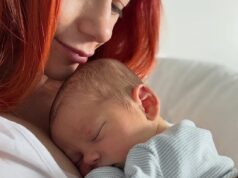 Dianne Buswell festeggia la sua prima settimana da neo mamma condividendo un dolce scatto con Bowden mentre Joe Sugg le offre la colazione a letto