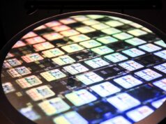 I titoli tecnologici asiatici crollano mentre il picco del petrolio e gli attacchi del Qatar minacciano la catena di fornitura dei chip