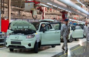 Le case automobilistiche occidentali hanno esternalizzato le catene di fornitura per decenni: ora i rivali cinesi hanno un vantaggio in termini di costi