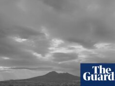 “È stato un terremoto?” Il grande psicogeografo italiano affronta la Napoli infestata dal Vesuvio che i turisti vedono raramente