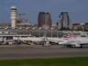 Interruzioni dei voli a Washington: le operazioni riprendono dopo che l’odore chimico ha innescato l’arresto a terra