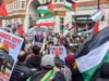 Manifestazione di Al-Quds a Londra: manifestanti pro-Iran cantano “morte all’IDF” e sventolano manifesti di Khamenei