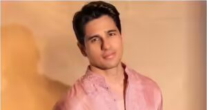 Sidharth si emoziona mentre Kapoor & I figli orologiano 10 anni