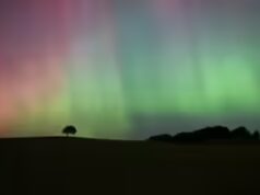L’aurora boreale illuminerà i cieli del Regno Unito stasera? Probabili aurore uncommon in tutta la Gran Bretagna