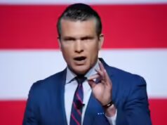 Trump non voleva stare accanto alle “ufficiali donne nere” durante gli eventi militari, sostiene il personale della difesa