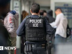 Trump minaccia di inviare l’ICE negli aeroporti a meno che non venga raggiunto un accordo sui finanziamenti