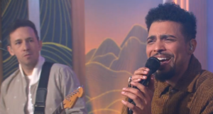 Sessioni del sabato: Cory Wong si esibisce "Le rose sbiadiscono" con Devon Gilfillian