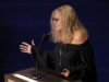 Barbra Streisand e Billy Crystal lasciano in lacrime gli spettatori degli Oscar con potenti tributi alle star defunte
