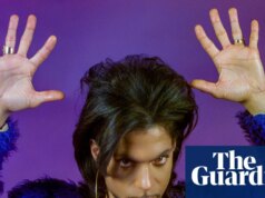 “Prince ha riso come un bambino mentre dipingevo “Free” sulla sua pancia”: la migliore fotografia di Steve Parke