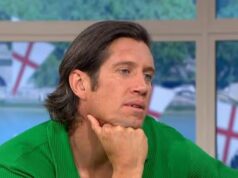 Vernon Kay “devastato” interrompe lo spettacolo dal vivo per annunciare la morte “inaspettata” del collega