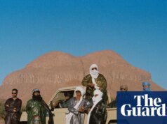 «I villaggi vengono bruciati, gli animali massacrati. Dobbiamo far sapere al mondo cosa sta succedendo’: Tinariwen e Imarhan combattono per la musica tuareg