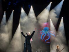 Cowl dei Rubbish I Treatment al concerto di Londra per il Teenage Most cancers Belief