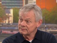 Martin Clunes avverte i fan di “non guardarlo” in risposta alla reazione negativa sull’interpretazione di Huw Edwards