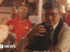 La commovente storia di un padre, una figlia e una fede nuziale che stupiscono l’India