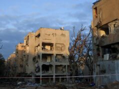 L’Iran colpisce vicino al centro di ricerca nucleare israeliano mentre Trump minaccia attacchi alle centrali elettriche iraniane