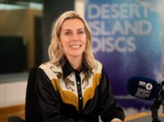 Sara Pascoe cerca di essere orgogliosa dell’utilizzo della fecondazione in vitro discutendone nella sua commedia