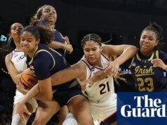Follia di marzo femminile: l’imbattuta UConn vince la 54esima partita consecutiva raggiungendo la Remaining 4