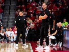 Troy nomina l’assistente dello stato della NC Adam Howard come nuovo allenatore