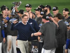 Il supervisor dei Blue Jays John Schneider, il GM Ross Atkins