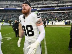 Restituito al mittente: Maxx Crosby presso la struttura dei Raiders, mentre ripara le recinzioni