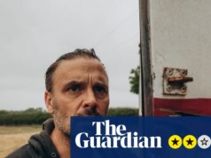 Recensione di Empire of Lies: cospirazionista di estrema destra e YouTuber si scontrano nel campo del Gloucestershire