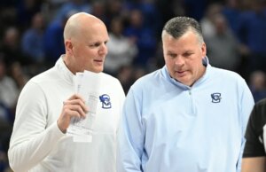 Creighton affida il lavoro di allenatore advert Alan Huss