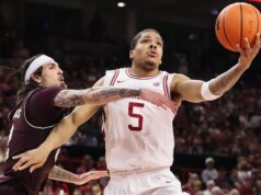 La matricola dell’Arkansas Darius Acuff Jr. sigla uno storico accordo per le scarpe