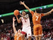 Il numero 20 dell’Arkansas ottiene il doppio addio alla SEC e supera il Texas