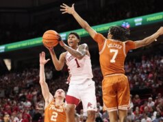 Il numero 20 dell’Arkansas ottiene il doppio addio alla SEC e supera il Texas